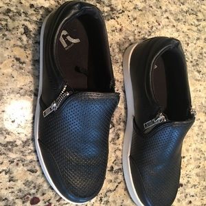 Women’s slip on sneaker